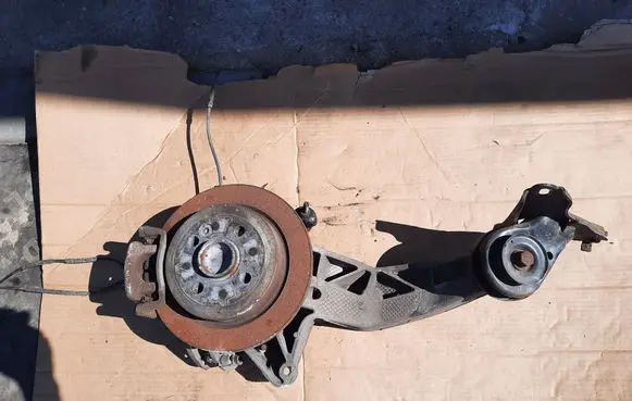 Mini One - Cooper Coupe R56 Rear wheel hub spindle/knuckle 6765378