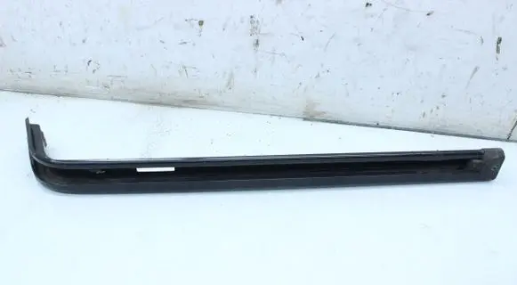 Dacia Dokker Sliding door middle roller runner 777605097R