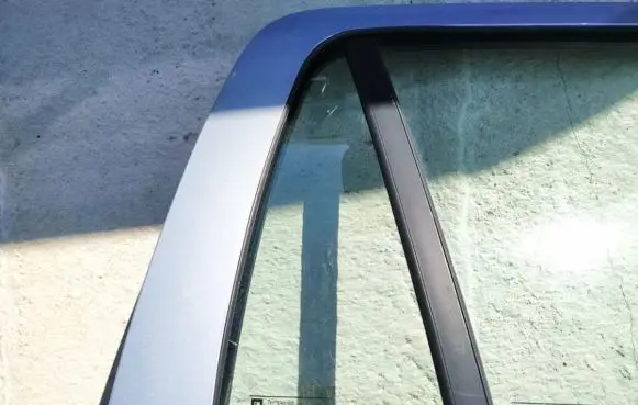 Opel Astra G Rear vent window glass 