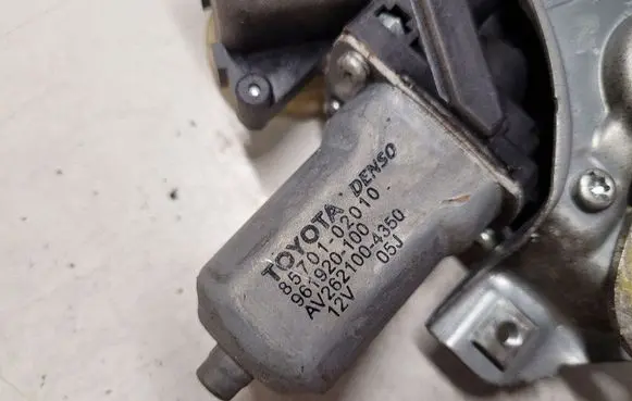 Toyota Auris 150 Front door window regulator with motor 975516102 8571002250A
