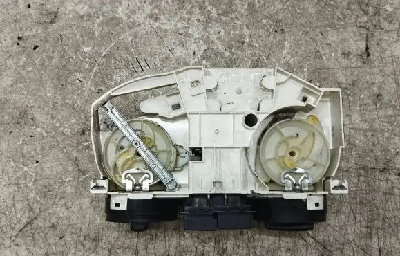 Volkswagen Golf IV Climate control unit