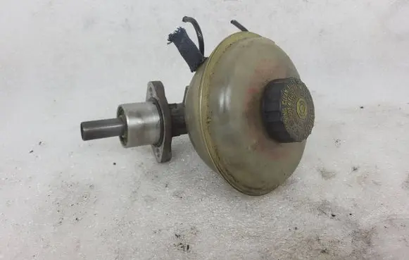 Volkswagen PASSAT B5.5 Master brake cylinder 8D0611301