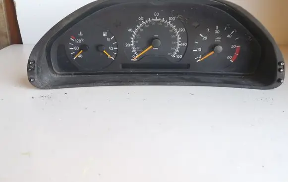Mercedes-Benz E W210 Speedometer (instrument cluster) 2105409747
