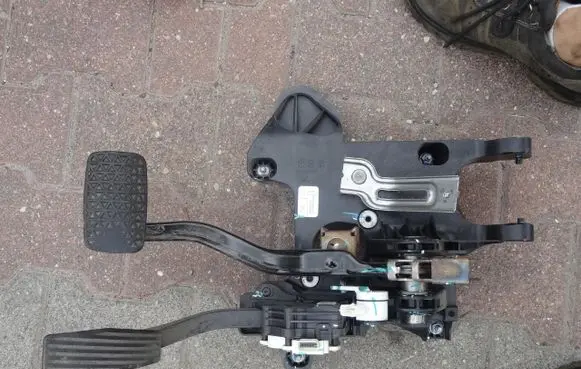 Opel Mokka Pedal assembly 96892406