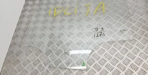 Skoda Yeti (5L) Rear door window glass 5L0845205