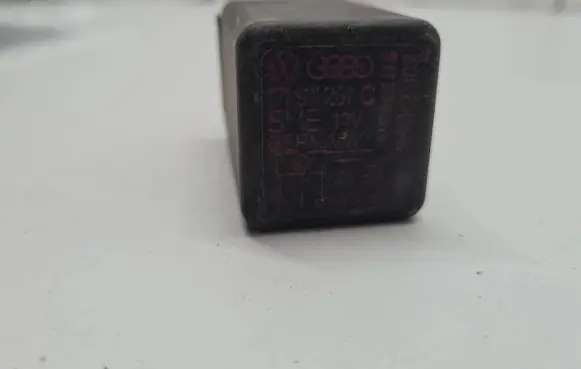 Volkswagen Transporter - Caravelle T5 Other relay 171911251C