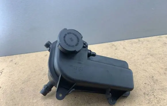 Coolant expansion tank/reservoir