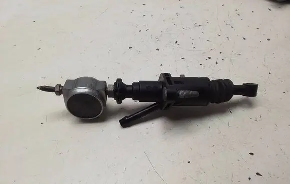 Mercedes-Benz A W168 Clutch master cylinder KG15500TP01
