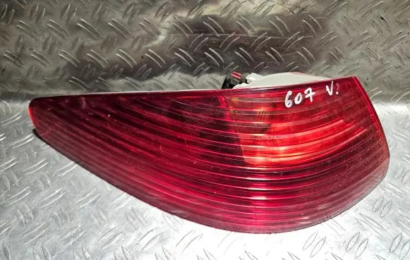 Peugeot 607 Rear/tail lights 2543G