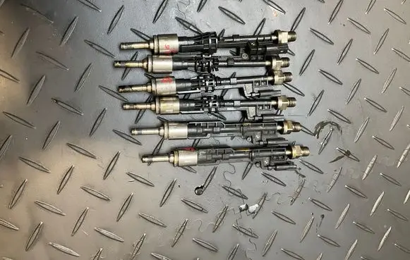 BMW X5 E70 Fuel injector 7597870