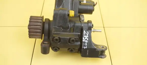 Mercedes-Benz A W176 Fuel injection high pressure pump H8201100115 607951