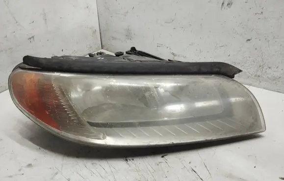 Volvo V70 Headlight/headlamp 1090025