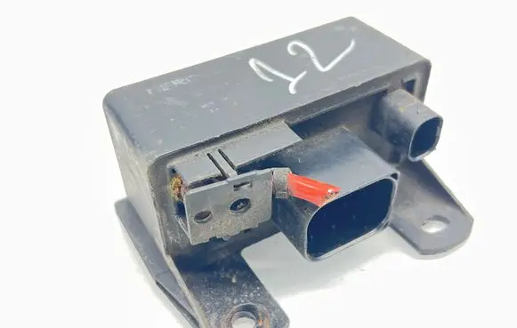 Mercedes-Benz E W211 Glow plug pre-heat relay 0285454032