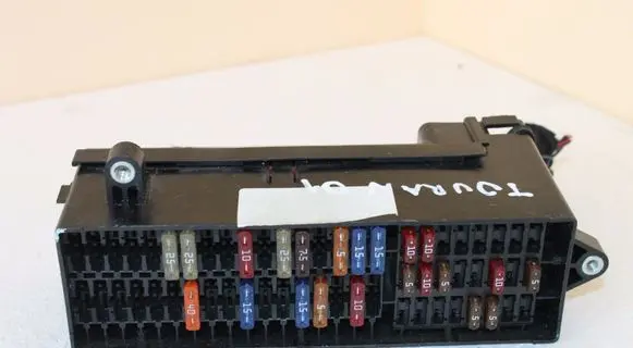Volkswagen Touran I Fuse box set
