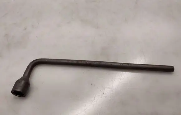 Mercedes-Benz Sprinter W907 W910 Wheel nut wrench A9015810201