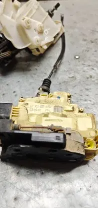 Volkswagen PASSAT B6 Front door lock 3C1837015A