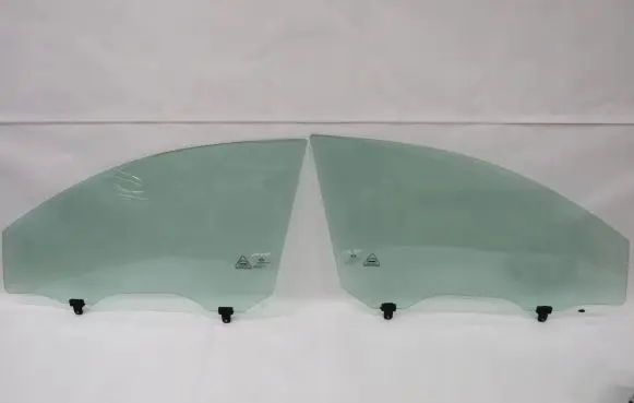 KIA Sportage Front door window glass four-door