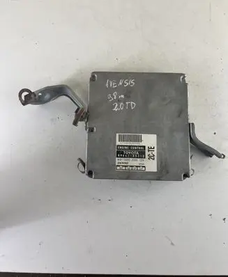 Toyota Avensis T220 Engine control unit/module 8966105310 MB1758002005
