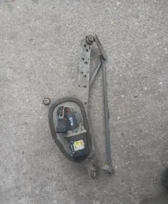 Renault Laguna III Front wiper linkage and motor