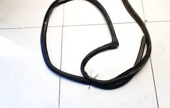 Nissan Primera Rubber seal front coupe door 