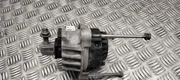 BMW 5 F10 F11 Engine mount bracket 6777371