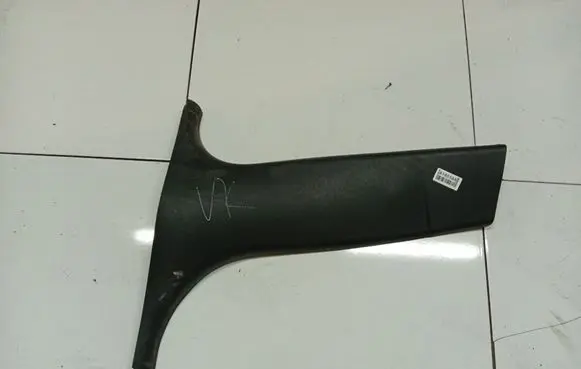 BMW 1 E81 E87 (B) pillar trim (top) 51437070245