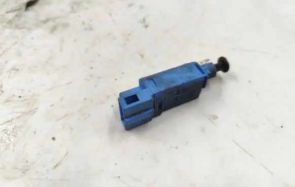 Volkswagen Golf III Clutch pedal sensor 1H0927189
