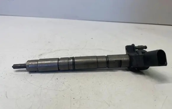 Skoda Octavia Mk2 (1Z) Fuel injector 03L130277