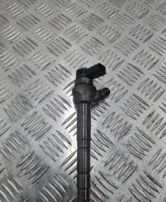 Volkswagen Golf VI Fuel injector 04L130277G