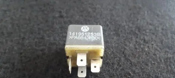 Volkswagen PASSAT B5.5 Other relay 141951253B