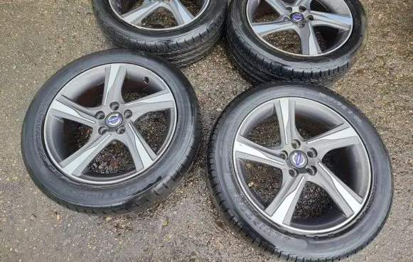 Volvo V40 R17 alloy rim 31423521