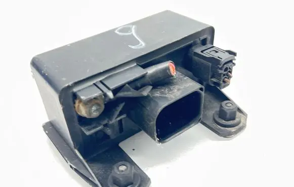 Mercedes-Benz E W211 Glow plug pre-heat relay 0285454032