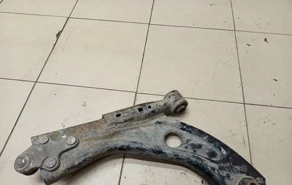 Peugeot 308 Front control arm