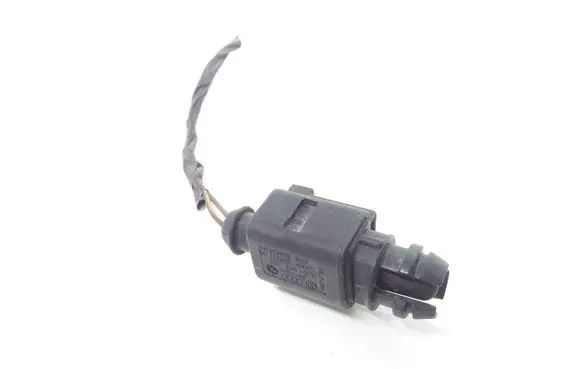 Volkswagen PASSAT B6 Outside/exterior temperature sensor 8Z0820535
