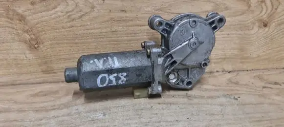 Volvo 850 Front door window regulator motor 0130821604