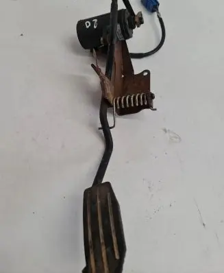 Opel Frontera B Accelerator throttle pedal 09129107 868200629 0281002296