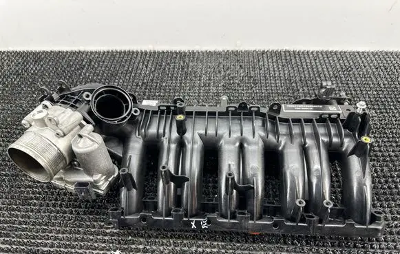 Jaguar XE Intake manifold G4D318N968AA