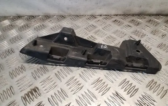 Front bumper mounting bracket