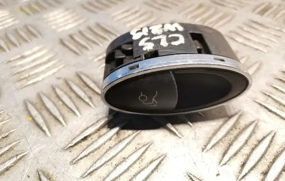 Mercedes-Benz CLS C219 Tailgate/boot open switch button 2118211151