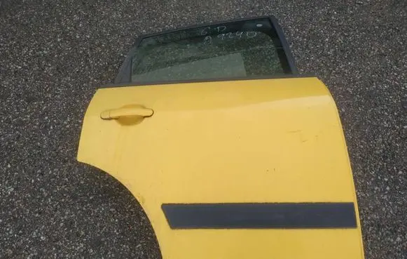 Audi A2 Rear door geltonos