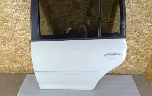 Volkswagen Touran II Rear door