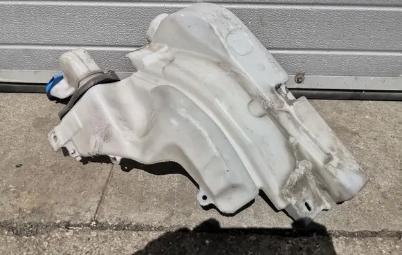 Audi A8 S8 D3 4E Windshield washer fluid reservoir/tank 4E0955453H 4E0955453J