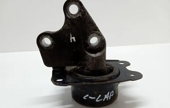 Chevrolet Captiva Engine mount bracket H60077A
