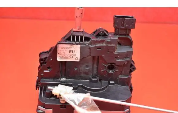 Opel Meriva B Rear door lock 13279837EU