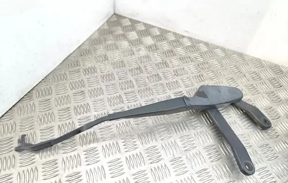 Mercedes-Benz C W204 Front wiper blade arm A2048201544