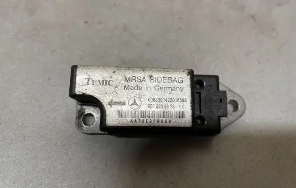Mercedes-Benz E W210 Airbag deployment crash/impact sensor 0008209926