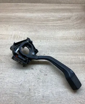 Volkswagen PASSAT B3 Wiper control stalk 333953503