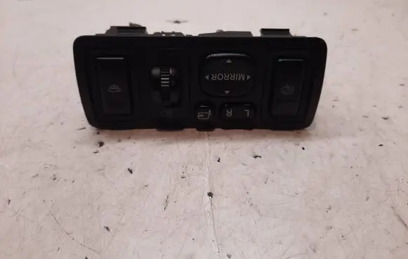 Toyota Avensis T250 Wing mirror switch T83575
