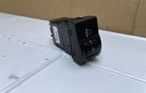 Mazda 3 I Headlight level height control switch 04057810