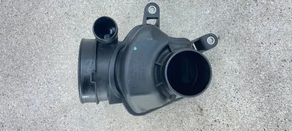 BMW M6 Air intake duct part 7843276 13717843276